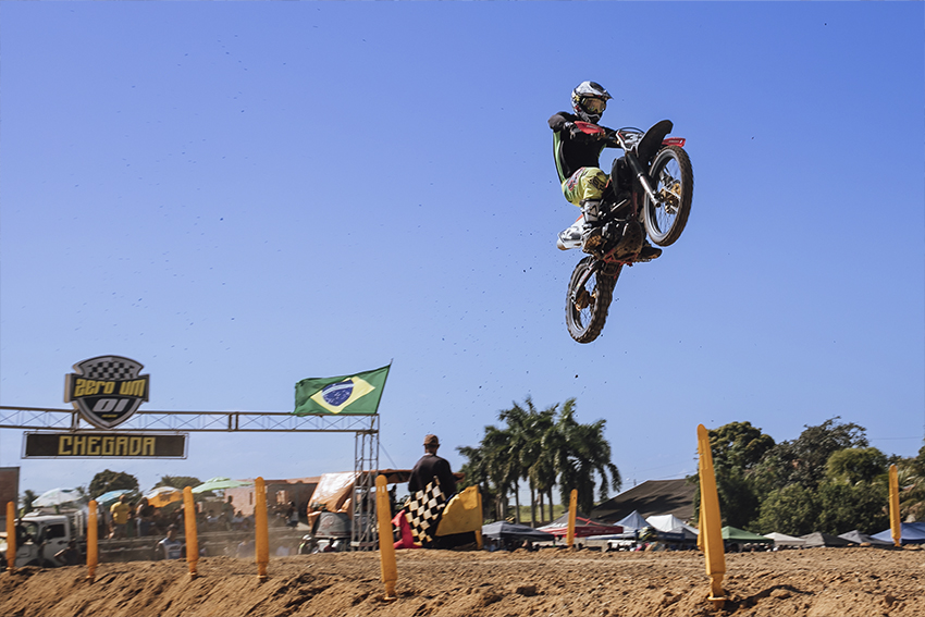 MOTOCROSS CORPO 01