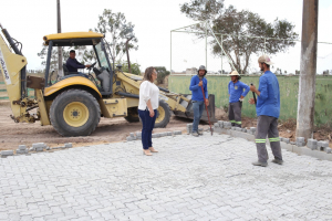 Prefeita visita obras em Praça João Pessoa