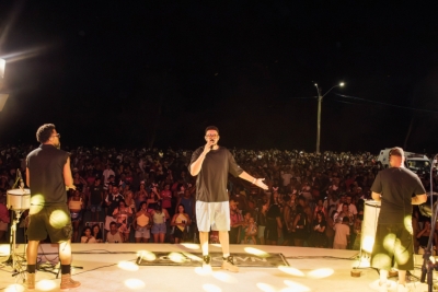 Shows lotam as praias e agitam a penúltima noite de Carnaval em SFI