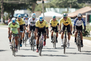 Cerca de 70 atletas participam da Corrida Ciclística da Festa do Padroeiro