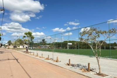 Prefeitura instala piquetes no entorno do campo de futebol de Barra do Itabapoana