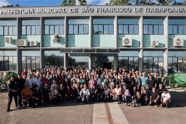 Dia do Servidor Público é celebrado com café da tarde no pátio da Prefeitura