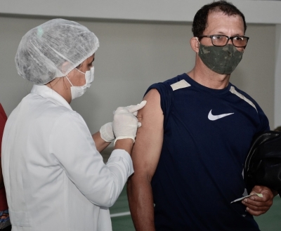 Covid-19: antecipação da 2ª dose da Pfizer prossegue nas unidades de Saúde