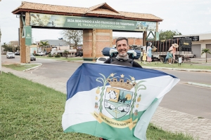 Atleta peregrino passa por São Francisco e conta sobre sua jornada