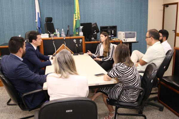 Integrantes da Prefeitura se reúnem com a juíza recém-nomeada da Comarca de SFI