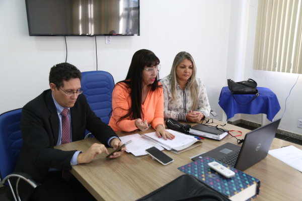 Procon, Câmara Municipal e Defensoria Pública debatem reclamações sobre Águas do Rio