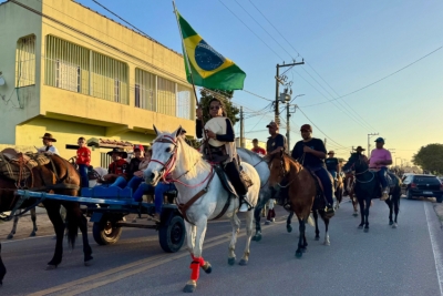 Cavalgada tradicional reúne centenas no Festival do Maracujá