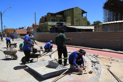 Manutenção do calçadão da orla de Santa Clara avança