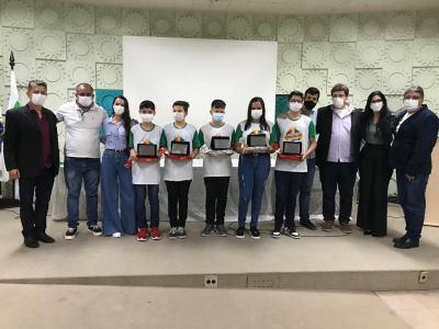 Alunos recebem no IFF premiação pelo melhor desempenho da história de SFI na OBMEP