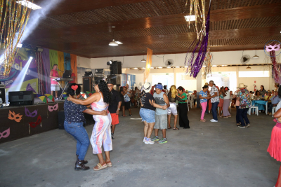 Sucesso o Baile de Carnaval do Serviço de Convivência e Fortalecimento de Vínculos de Idosos