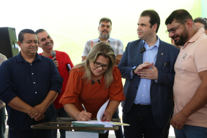 Santa Clara: prefeita assina ordem de serviço para obras de pavimentação, drenagem e rede de água e esgoto