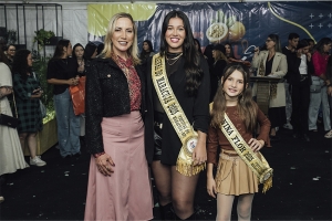 Concurso elege a "Rainha do Maracujá e a "Menina Flor" 2025