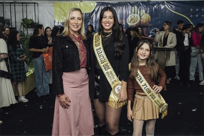 Concurso elege a "Rainha do Maracujá e a "Menina Flor" 2025