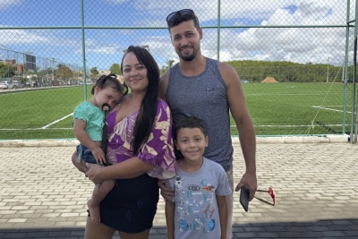Ao lado dos filhos, Ana Elisa celebra novo estádio em Barra do Itabapoana