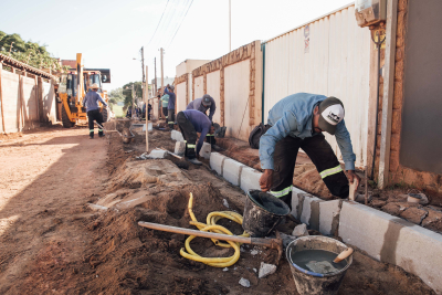 Prefeitura realiza obra de pavimentação na Rua Isabel Gomes, no centro de SFI