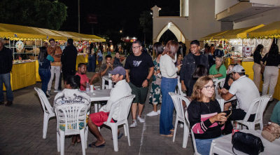 Artesanato, música e gastronomia atraem famílias para a praça central