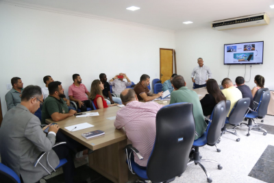Grupo de Trabalho se reúne com economista para discutir perspectivas econômicas e impactos sociais do Porto Central