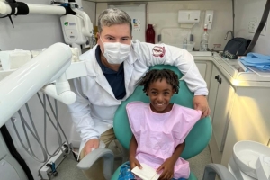 Odontomóvel leva tratamento especializado à comunidade de Periquito
