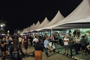 Ambulantes comemoram sucesso de vendas durante a Rancheirada
