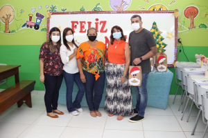 Serviço de Convivência e Fortalecimento de Vínculos entrega kits de lembranças de Natal em Coreia e Santa Terrinha