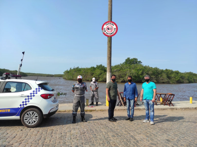 Prefeitura instala placas de sinalização em Barra do Itabapoana