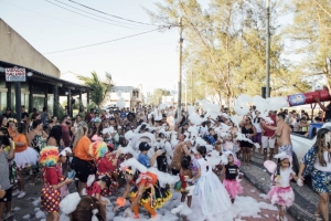 Bloquinhos, banho de espuma e alegria contagiam as matinês em SFI