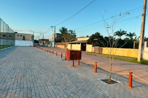 Entorno do Campo de Barra do Itabapoana ganha pista de caminhada e quadra de areia