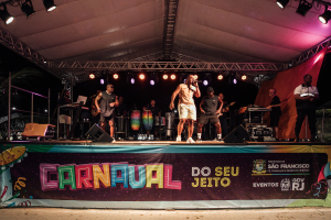 Axé agita a primeira noite de Carnaval em Guaxindiba