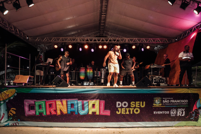 Axé agita a primeira noite de Carnaval em Guaxindiba