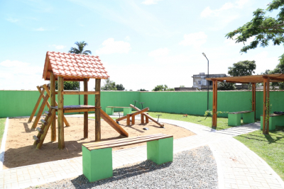 Prefeita inaugura praça em Pingo D’Água