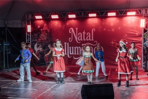 Natal Iluminado encanta famílias com música, cultura e magia em SFI