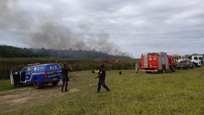 Prefeitura auxilia no combate à queimada na Estação Ecológica Estadual de Guaxindiba